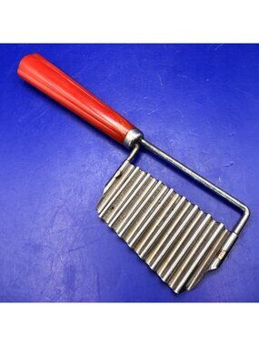 Vintage Bakelite Red Marbled Crinkle Cutter Potato Vegetable Chopper Stainless